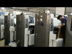 Flexographische Druckmaschine mit maximaler Webbreite von 1020 mm