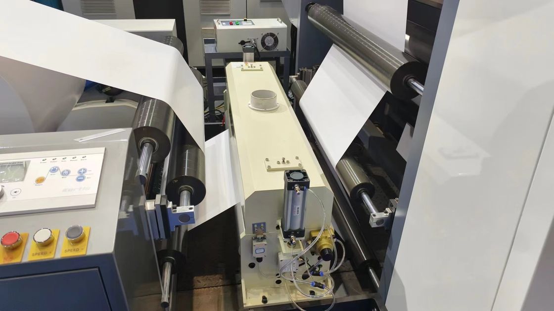 Flexodruckmaschine mit Servoantrieb und IR-Trockner