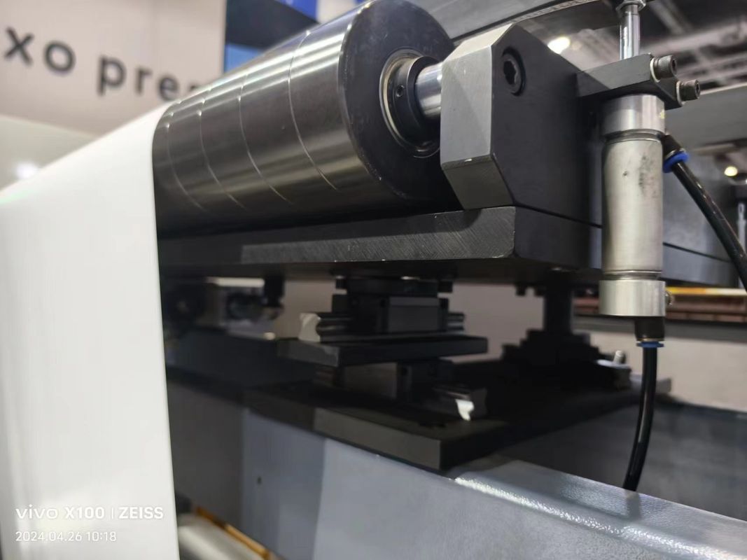 Flexodruckmaschine mit hoher Präzision und 360-Grad-Anpassung der Platte