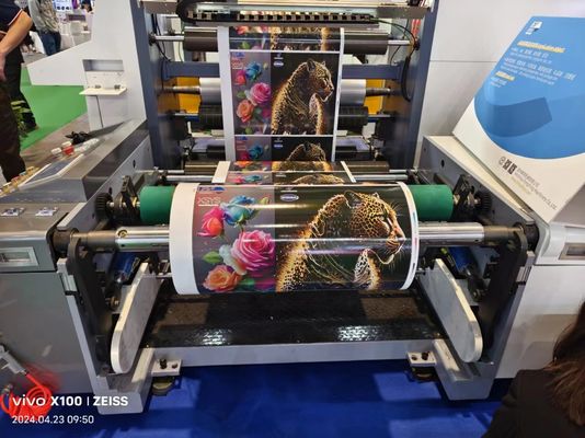 Flexodruckmaschine mit Hülle für das Einstufendruckverfahren