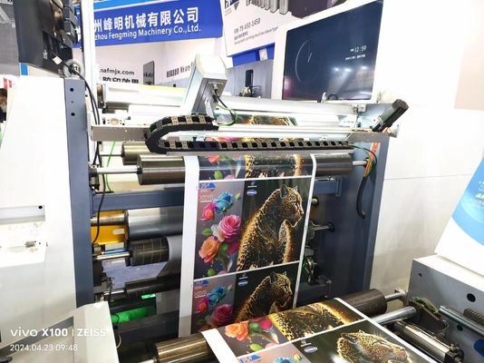 Hochwertiges Klebelabeldruckwerk mit Flexodruckmaschine