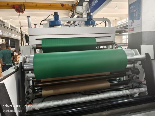 Einfache Flexodruckmaschine mit verstellbarem Längsregister